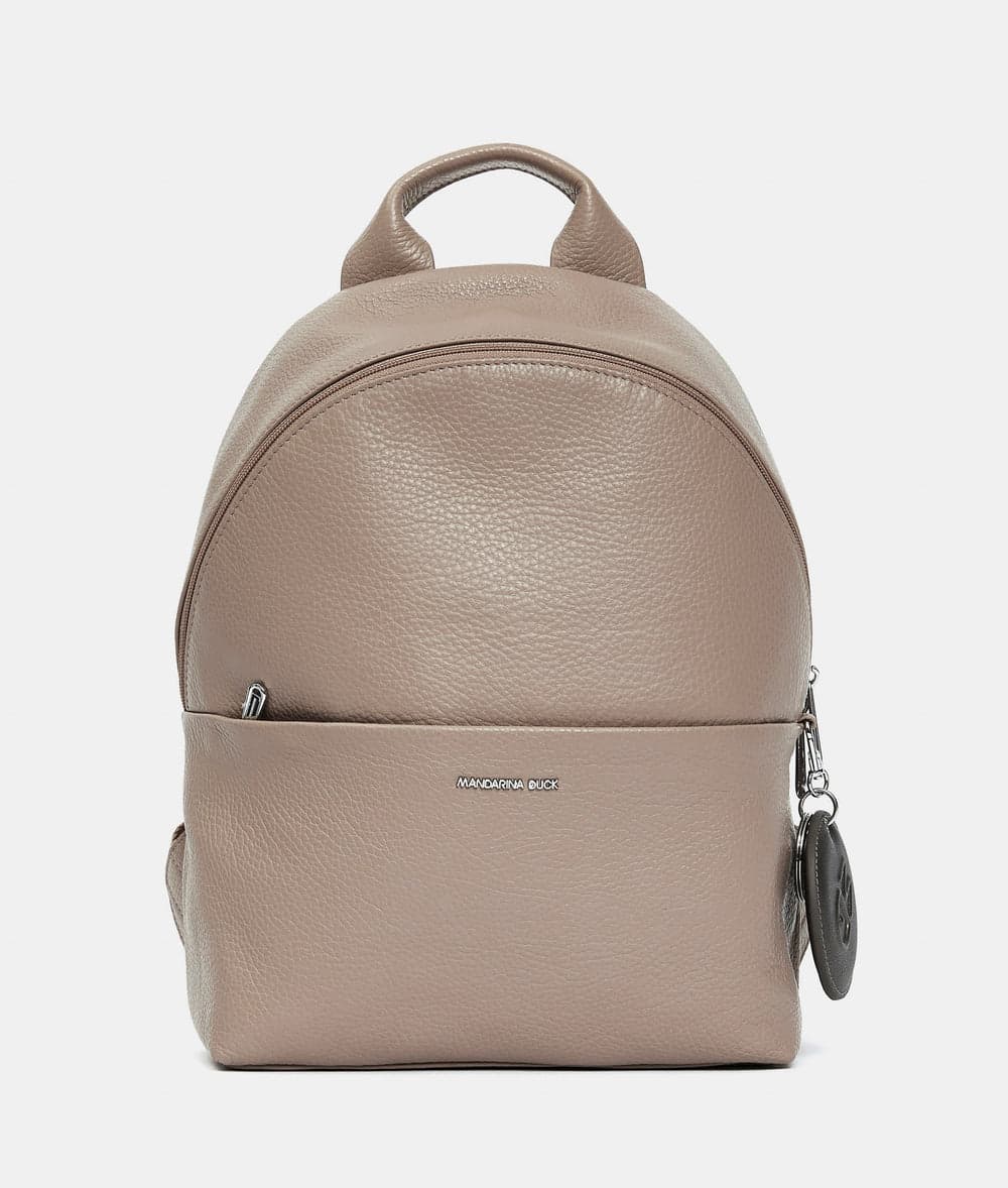 תיק גב Mandarina Duck Mellow Leather FZT46 בצבע טאופ חם | תמונת מוצר